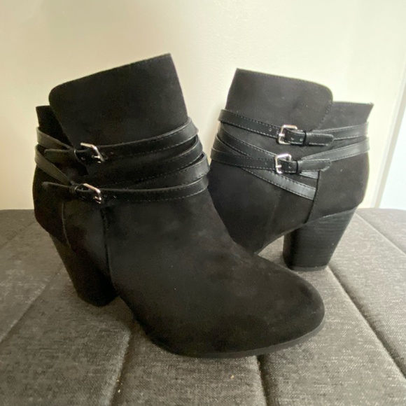 Torrid Black Faux Suede Wrap Buckle Heel Ankle Boot- Sz-11W - Picture 2 of 16